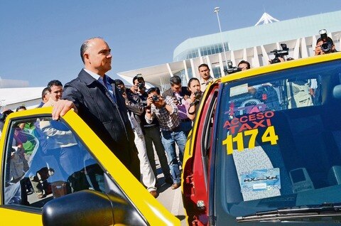 Afectan taxis mixtos a transportistas