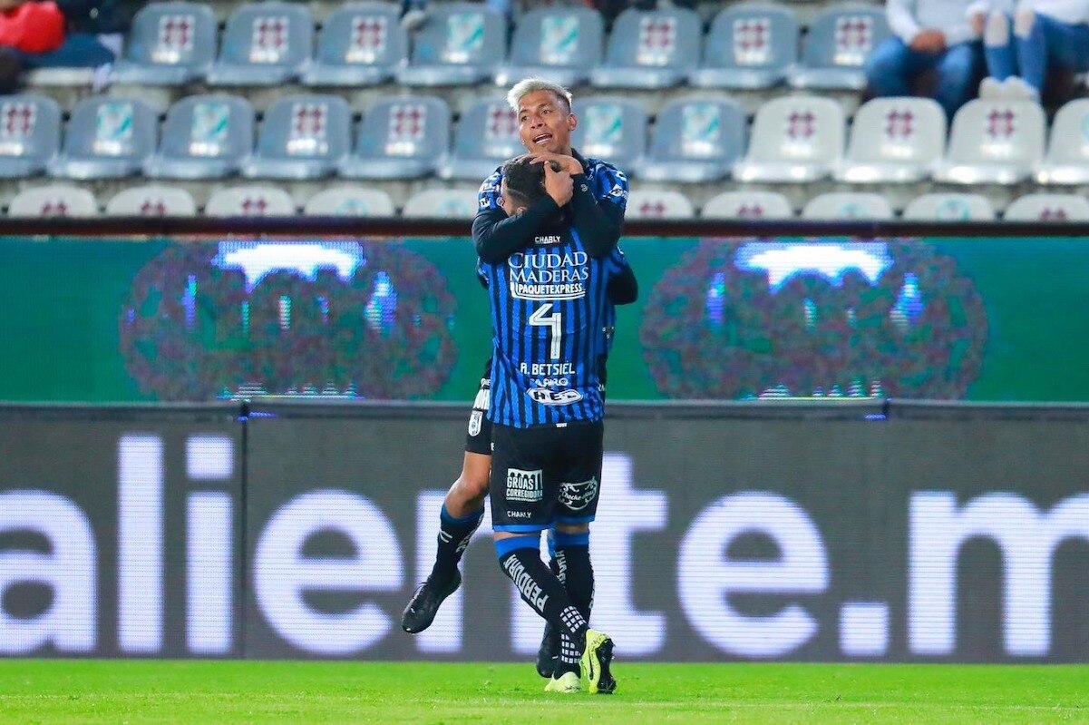 Gallos empata a dos goles con el Pachuca