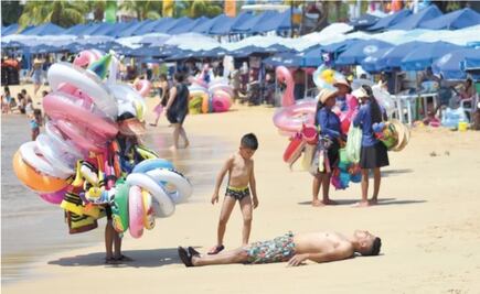 Mexicanos se olvidan del coronavirus en Acapulco