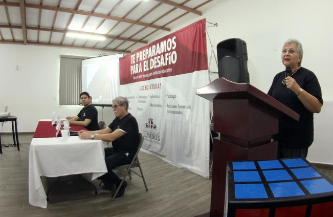 Ofrecen a migrantes curso empresarial