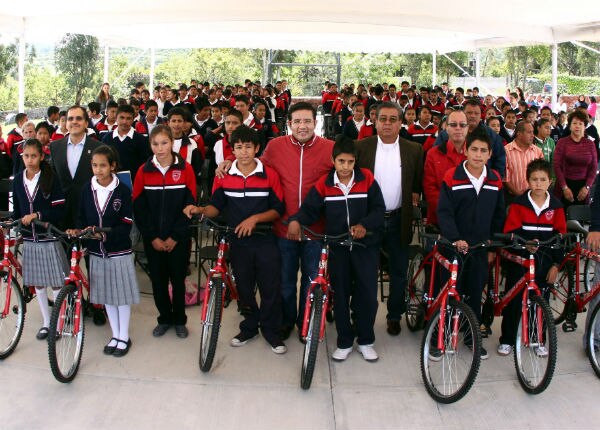 Estrenan bicicletas en Huimilpan y Amealco