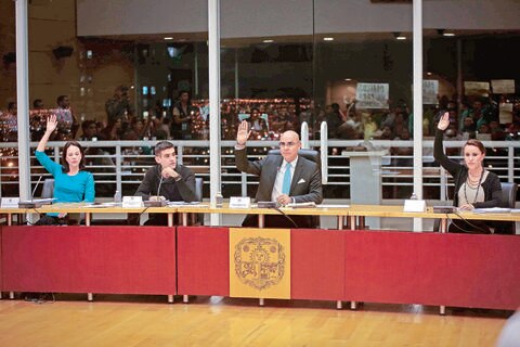 Entre disputa avalan ley de ingresos