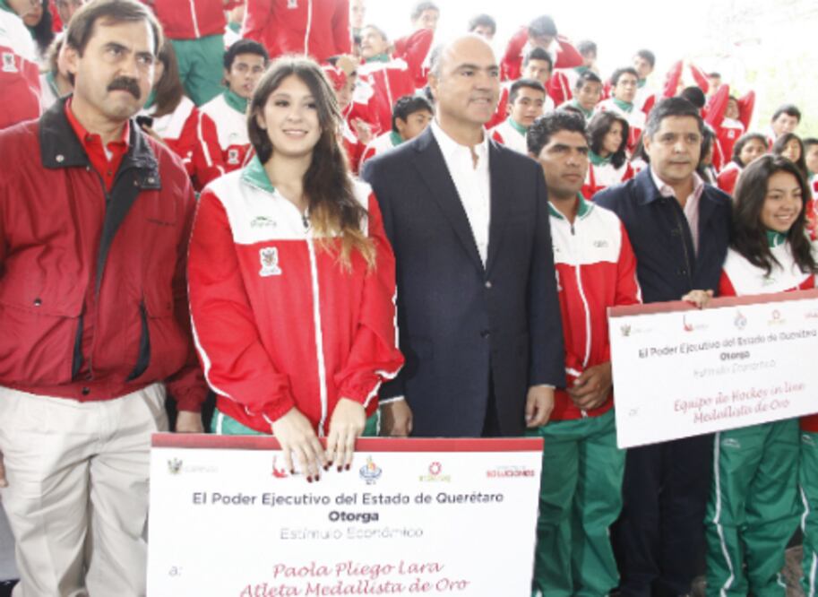 Entregan apoyos a medallistas queretanos