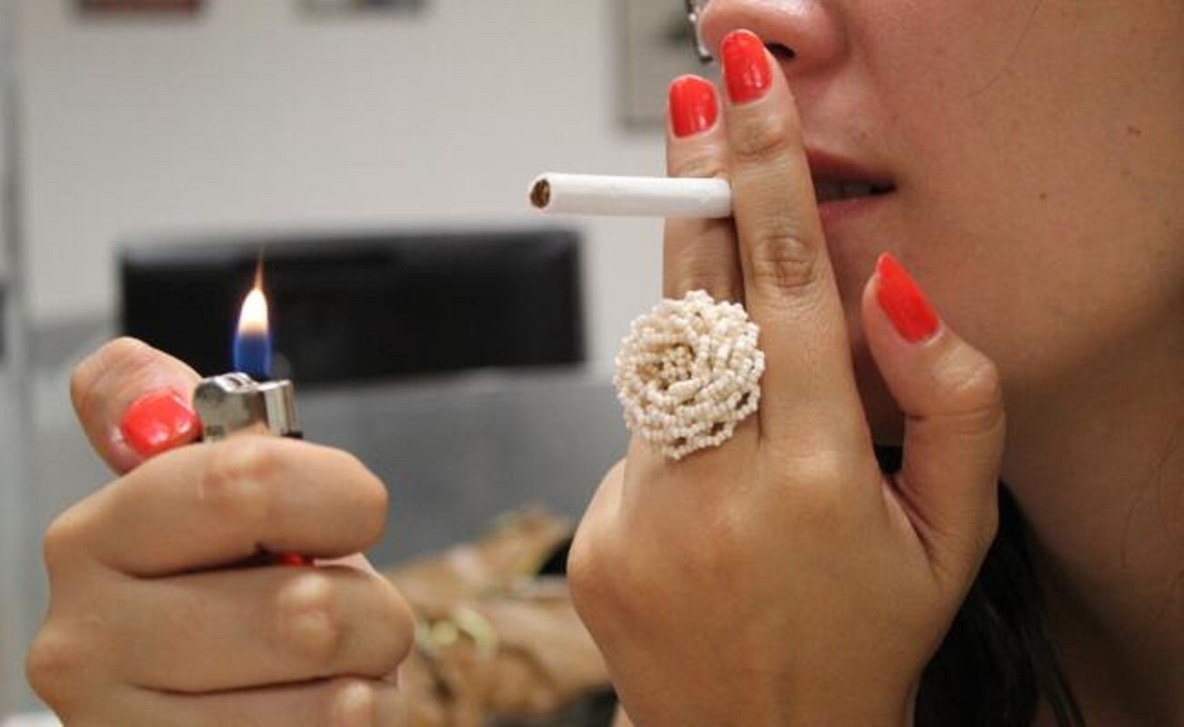 ¿Fumarse un cigarro quita el frío?