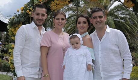 Celebran el bautizo de Rafa Jr.