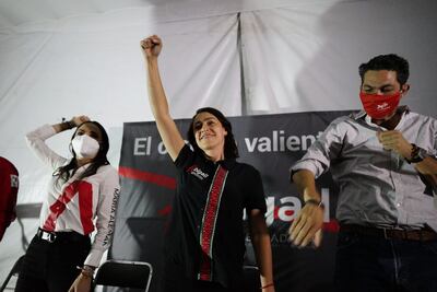 Abigail Arredondo cobija a los abanderados priistas