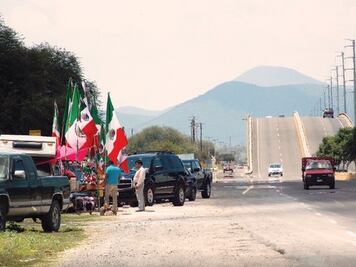 En riesgo, locatarios al lado de carreteras
