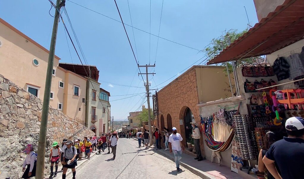 “Vienen más turistas a Bernal que a Querétaro”; pueblo mágico mejora ocupación hotelera