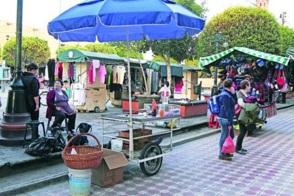 Proyectan reubicar a vendedores ambulantes