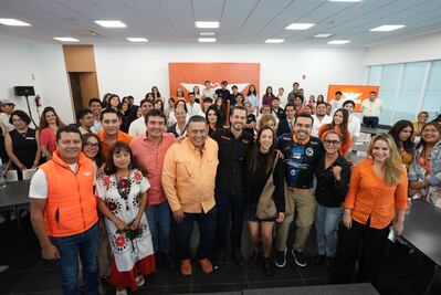 Asiste Jorge Maynez a cierre de Bootcamp Naranja de Ospital