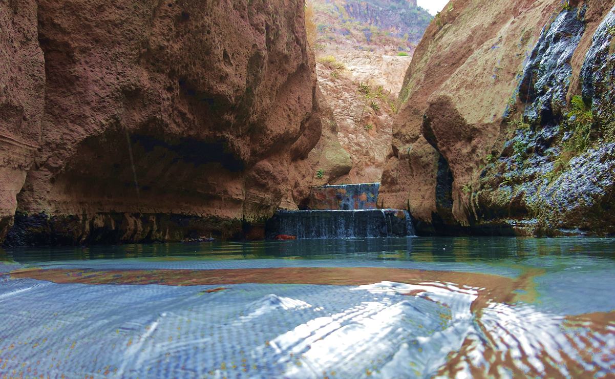 Manantial El Aguacate, aguas termales para nadar en medio de un cañón en Querétaro