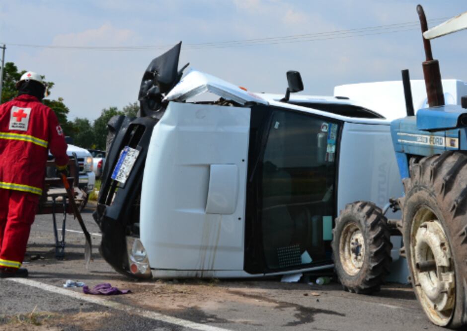 Volcadura en el libramiento Sur-poniente