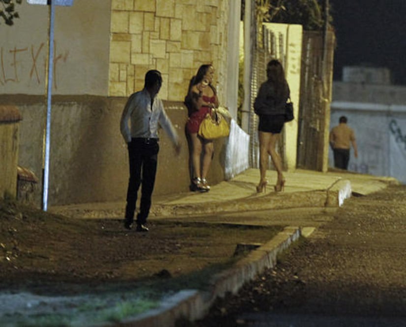 A consulta, la reubicación de trabajadores sexuales