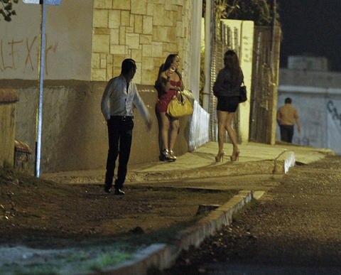 A consulta, la reubicación de trabajadores sexuales