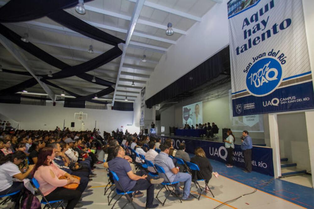 Ante alumnos de nuevo ingreso de San Juan del Río, la rectora electa de la UAQ dijo que el presupuesto que destina el gobierno federal es insuficiente para cubrir los gastos básicos de esta institución (ARCHIVO. EL UNIVERSAL)