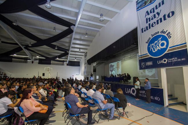 Ante alumnos de nuevo ingreso de San Juan del Río, la rectora electa de la UAQ dijo que el presupuesto que destina el gobierno federal es insuficiente para cubrir los gastos básicos de esta institución (ARCHIVO. EL UNIVERSAL)