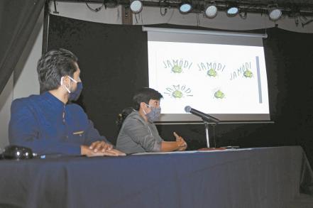 Doju, el garbancito hecho sticker para enseñar otomí