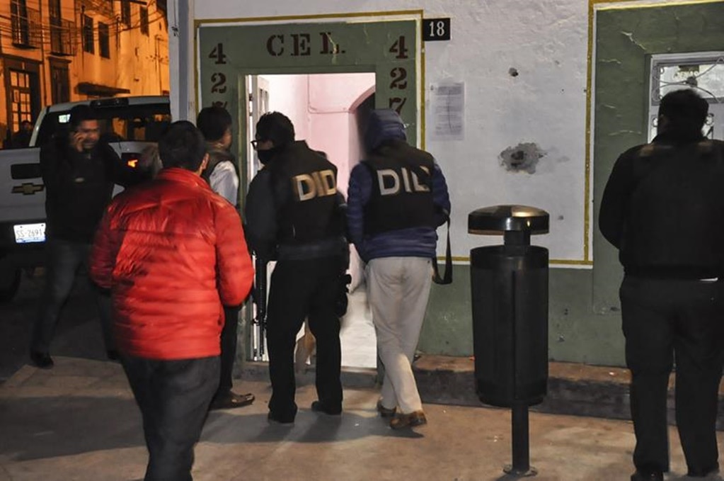 El fiscal general del estado, Alejandro Echeverría, reveló que la banda desarticulada se dedicaba al robo de hidrocarburos y que reconoció que el oficial asesinado también tenía vínculos en dicha actividad ilícita (ARCHIVO. EL UNIVERSAL)