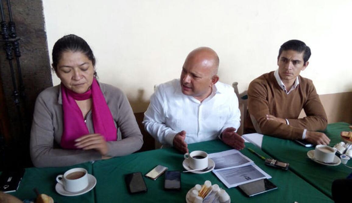 Los priístas Víctor Manuel Rocha y Ana Lilia Aguirre aseguran que no ha habido condiciones de igualdad para la selección de candidatos. (ALMA CÓRDOVA. EL UNIVERSAL)