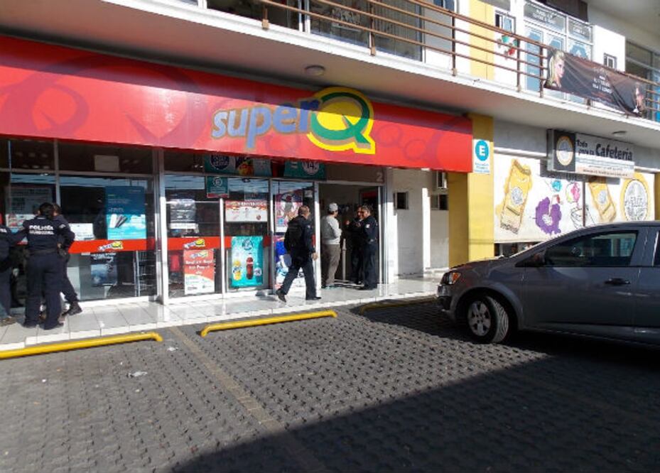 Bromista mueve policías