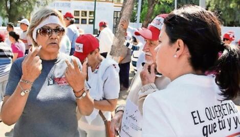 Esposa hace compromiso a favor de los adultos mayores