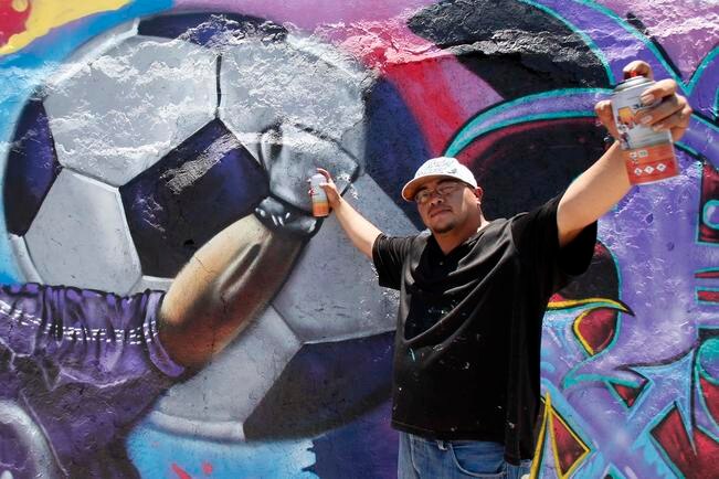 Vather plasma graffiti dedicado al futbol