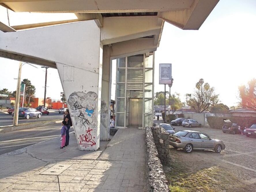 Sin operar elevador para PCD