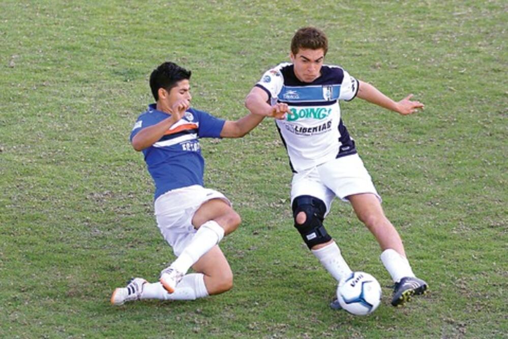 Triunfan Gallos en duelo queretano