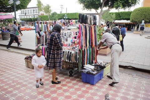 Conceden espacios para comercios