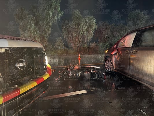 Motociclista resulta lesionado tras chocar contra una minivan en carretera a San Miguel de Allende