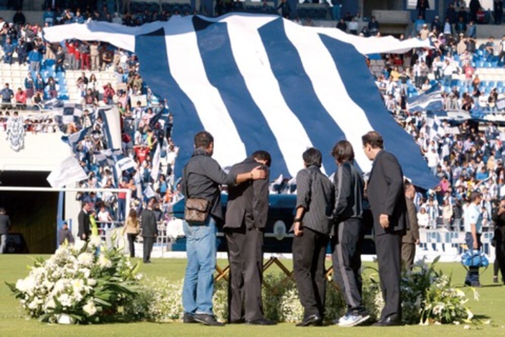 Retiran el dorsal “1”, en homenaje a Calero