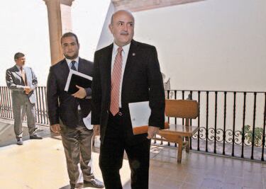 Definirán futuro de joven