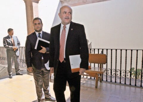 Definirán futuro de joven