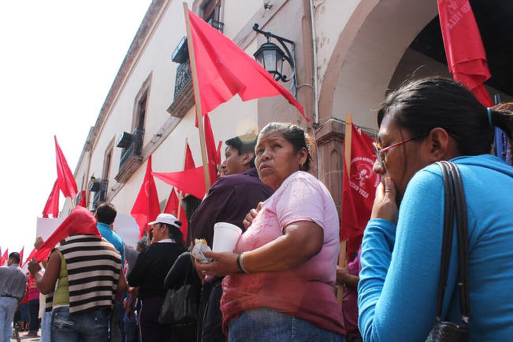 El año pasado comerciantes de la Alameda fueron desalojados, ahora solicitan su reubicación en un terreno situado en la calle de Josefa Vergara (ARCHIVO EL UNIVERSAL)