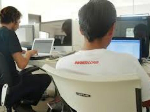  Buscan empleo en redes sociales