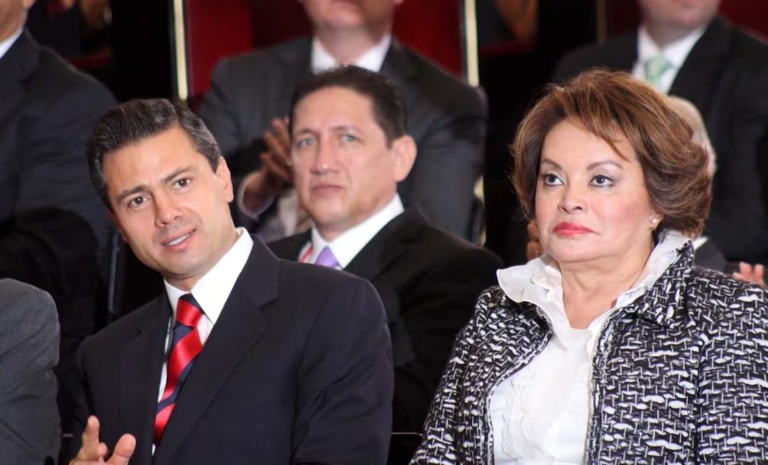 Enrique Peña Nieto, entonces gobernador del Estado de México y Elba Esther Gordillo, lideresa vitalicia del SNTE el 1 de diciembre de 2010. Foto: Archivo/ EL UNIVERSAL