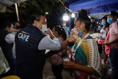 Impulsan uso de cubrebocas y gel antibacterial