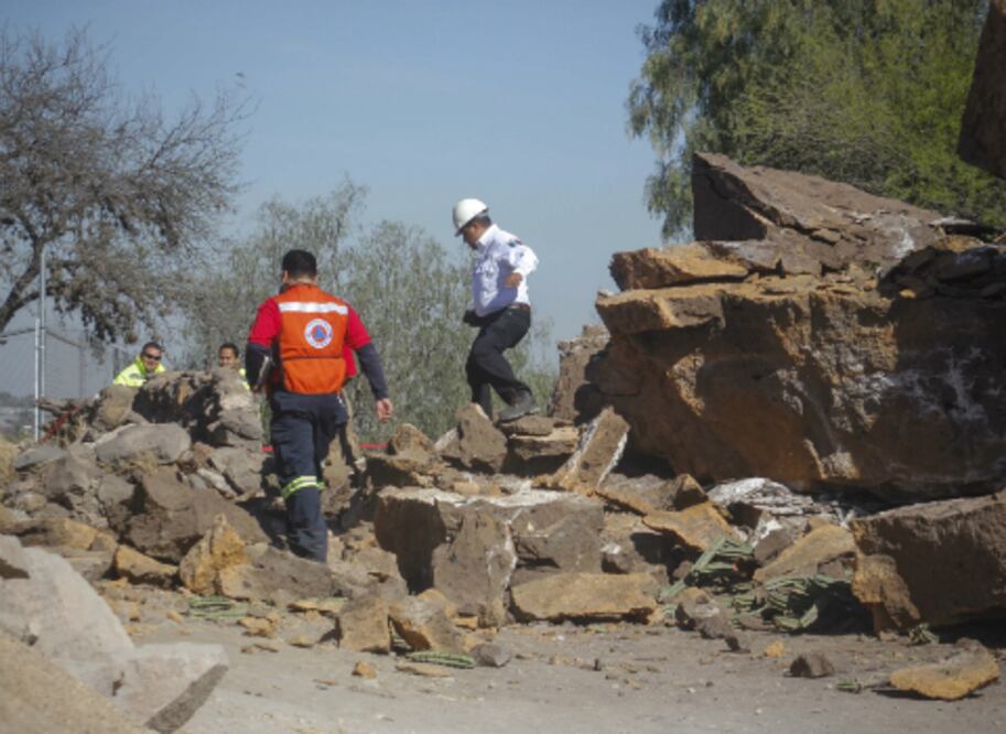 Caen rocas sobre casa en San Juan del Río