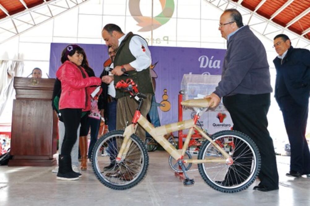 Edil reconoce empeño de los trabajadores de la capital