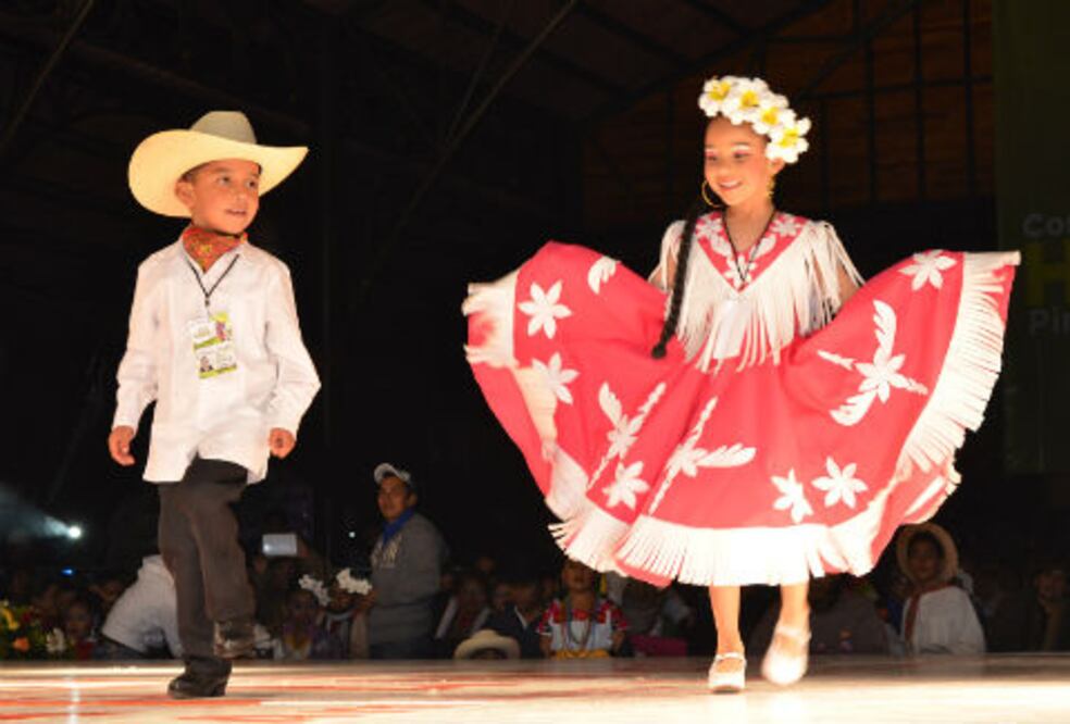 Bailan huapango 350 parejas 