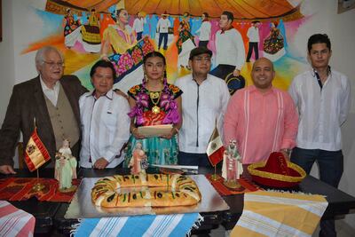 Disfrutan de la Rosca de Reyes