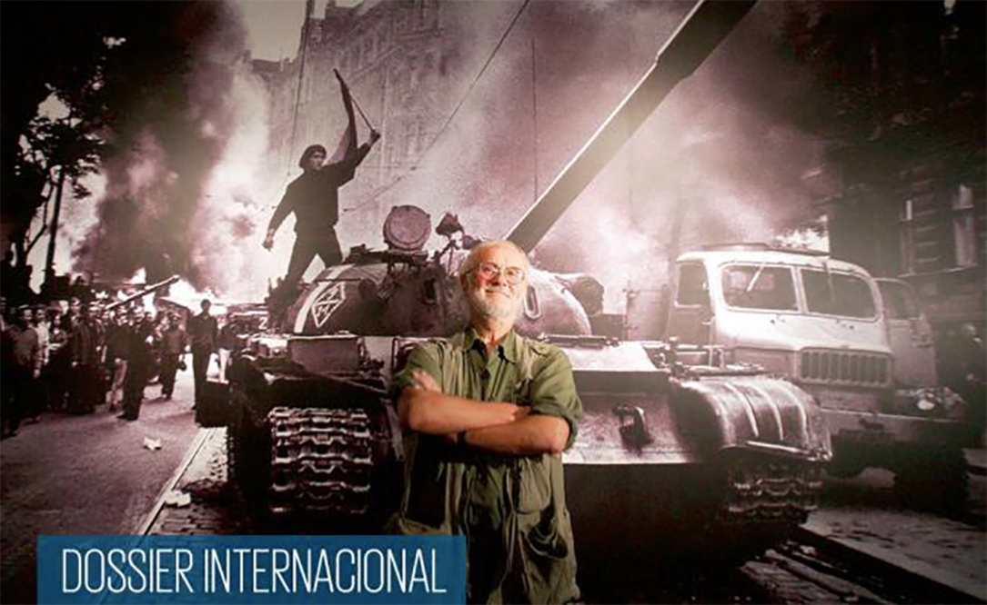 Josef Koudelka registró la entrada de los tanques soviéticos a Praga el 20 de agosto de 1968. En la imagen, el fotógrafo checo, al inaugurar la exposición “Invasión 68: Praga”, en 2009 en México (EL UNIVERSAL. ARCHIVO)