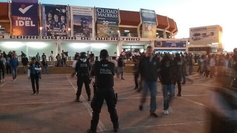 Detienen a revendedores de Gallos vs Pumas