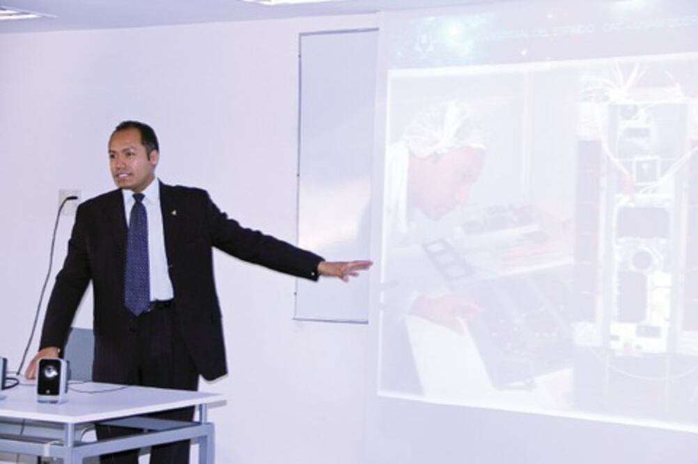 Avanza UNAM en  área satelital