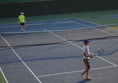 Avanzan los primeros tenistas en Municipal