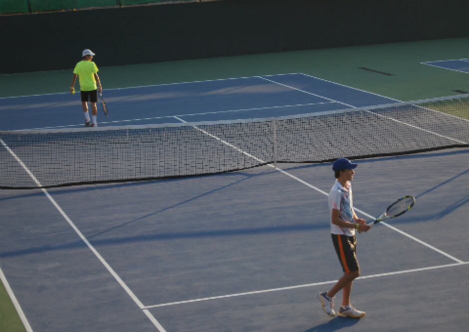 Avanzan los primeros tenistas en Municipal