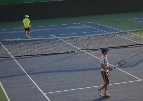 Avanzan los primeros tenistas en Municipal