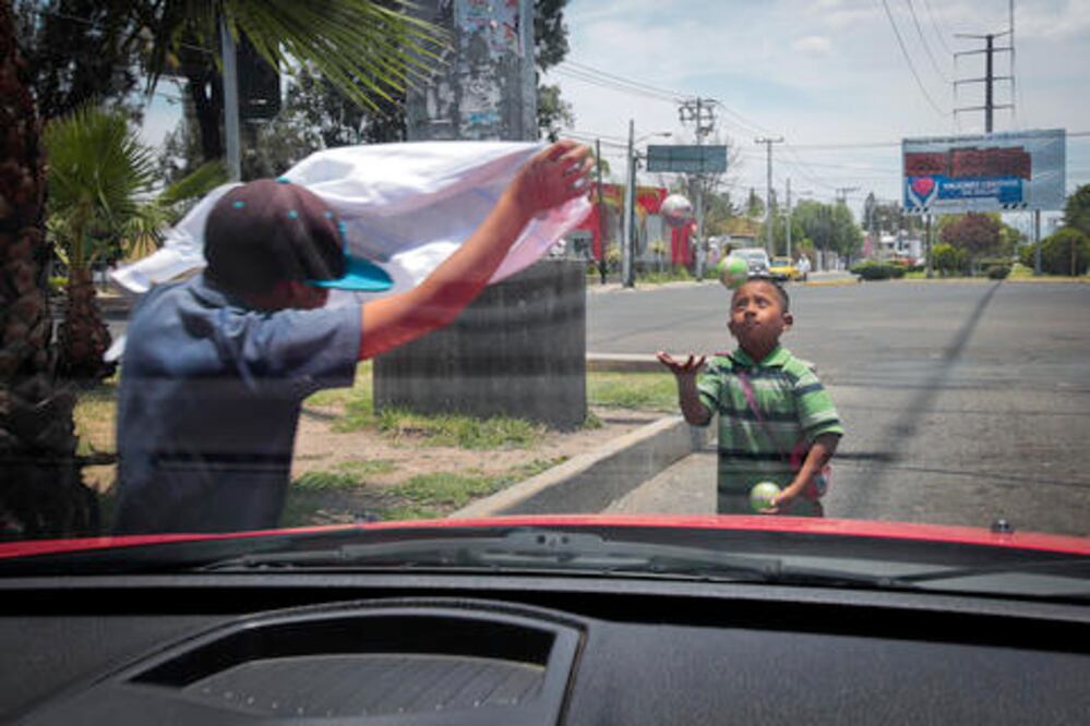 “Nos quedamos en la banqueta, ahí dormimos”