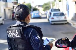 Uso de celular al volante, entre las principales causas de infracción en Corregidora durante el 2025