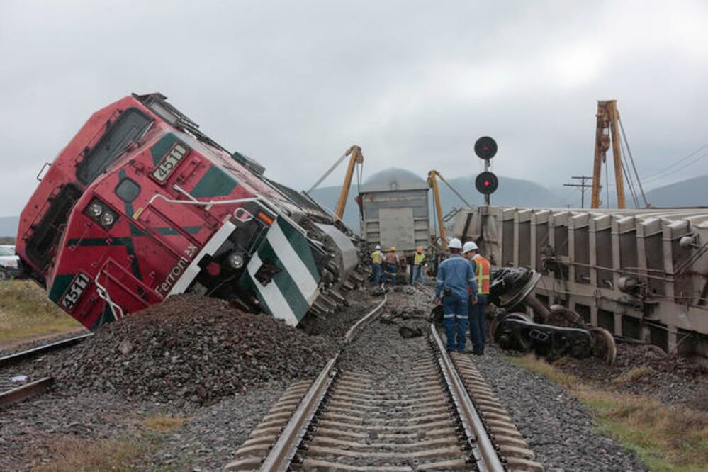 Mediante el cierre del sistema de angulares o la manipulación de cambios de vía los ladrones logran frenar las locomotoras, dicen (FOTOS: VÍCTOR PICHARDO. EL UNIVERSAL)